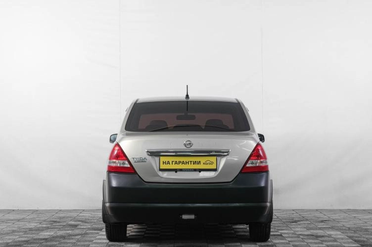 Nissan Tiida Latio 5 из 6