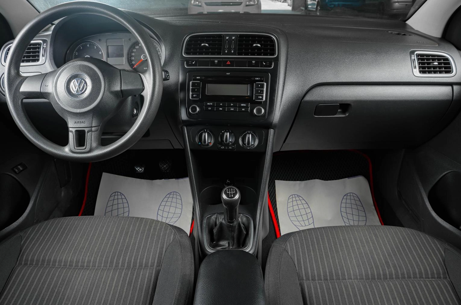 Volkswagen Polo 13 из 16
