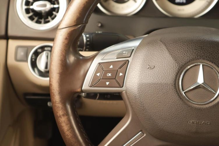 Mercedes-Benz C-класс 13 из 23