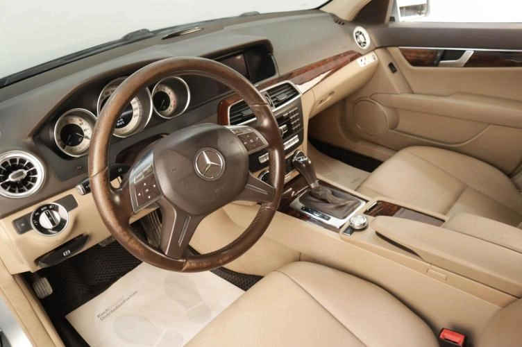 Mercedes-Benz C-класс 8 из 23