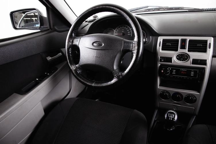ВАЗ (LADA) Priora 11 из 18