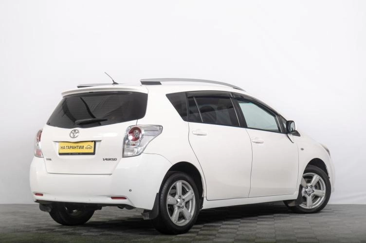 Toyota Verso 6 из 6