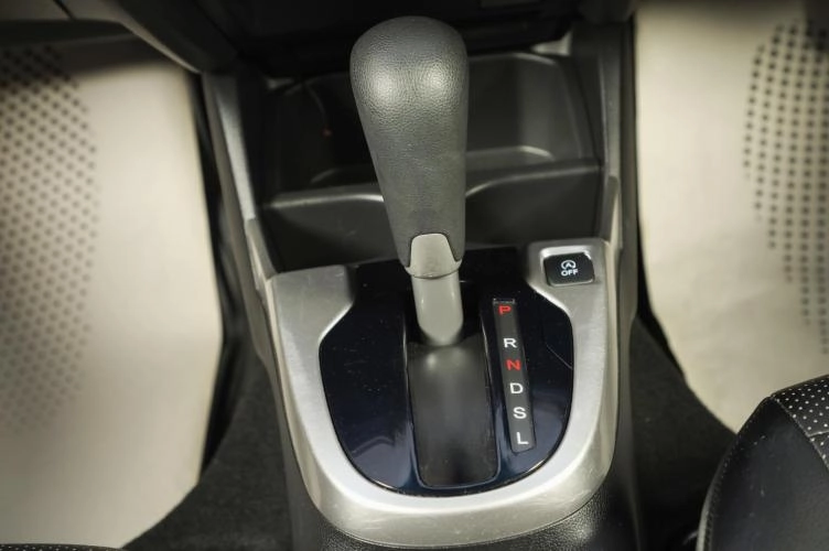 Honda Fit 12 из 16