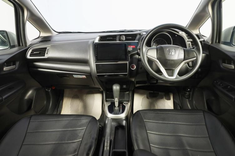 Honda Fit 8 из 16