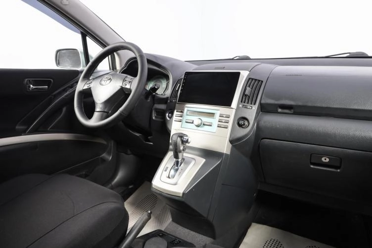 Toyota Corolla Verso 9 из 18