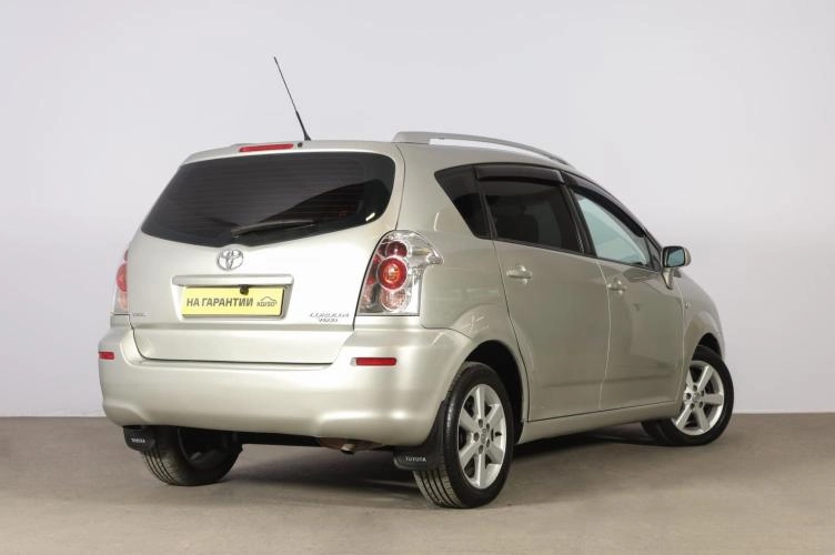 Toyota Corolla Verso 6 из 6
