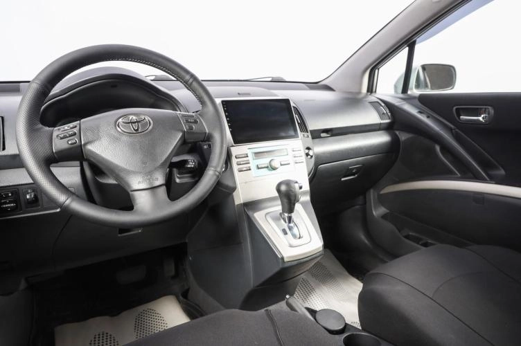 Toyota Corolla Verso 7 из 18