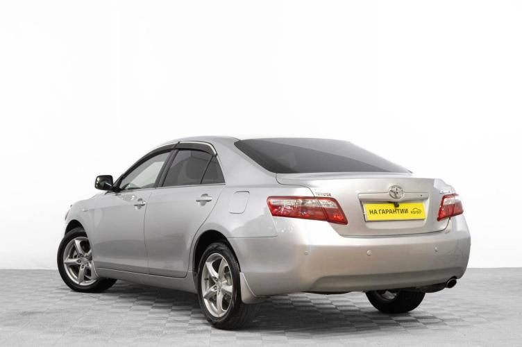 Toyota Camry 6 из 6