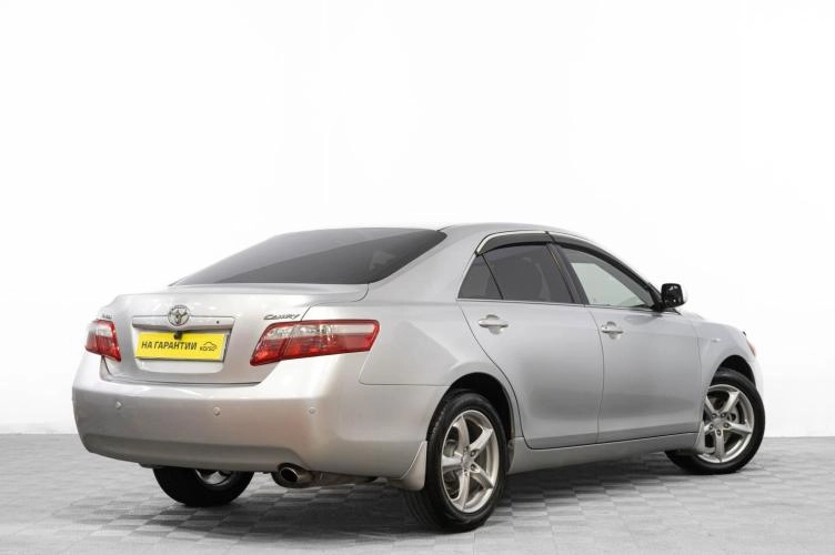 Toyota Camry 4 из 6