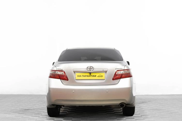 Toyota Camry 5 из 6