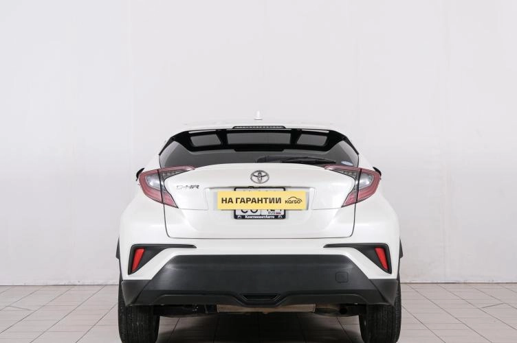Toyota C-HR 5 из 6