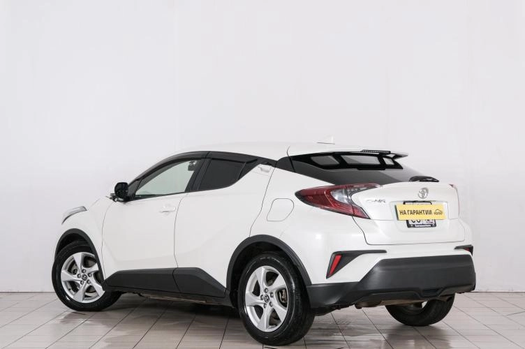 Toyota C-HR 4 из 6