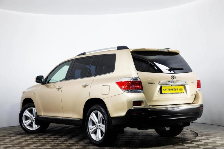 Toyota Highlander 6 из 6