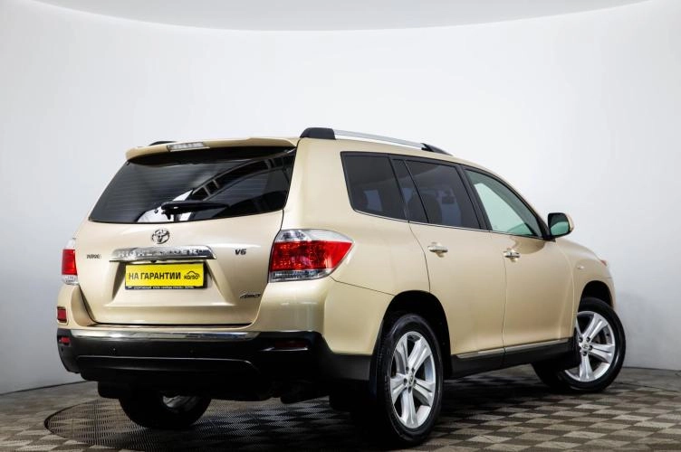 Toyota Highlander 4 из 6