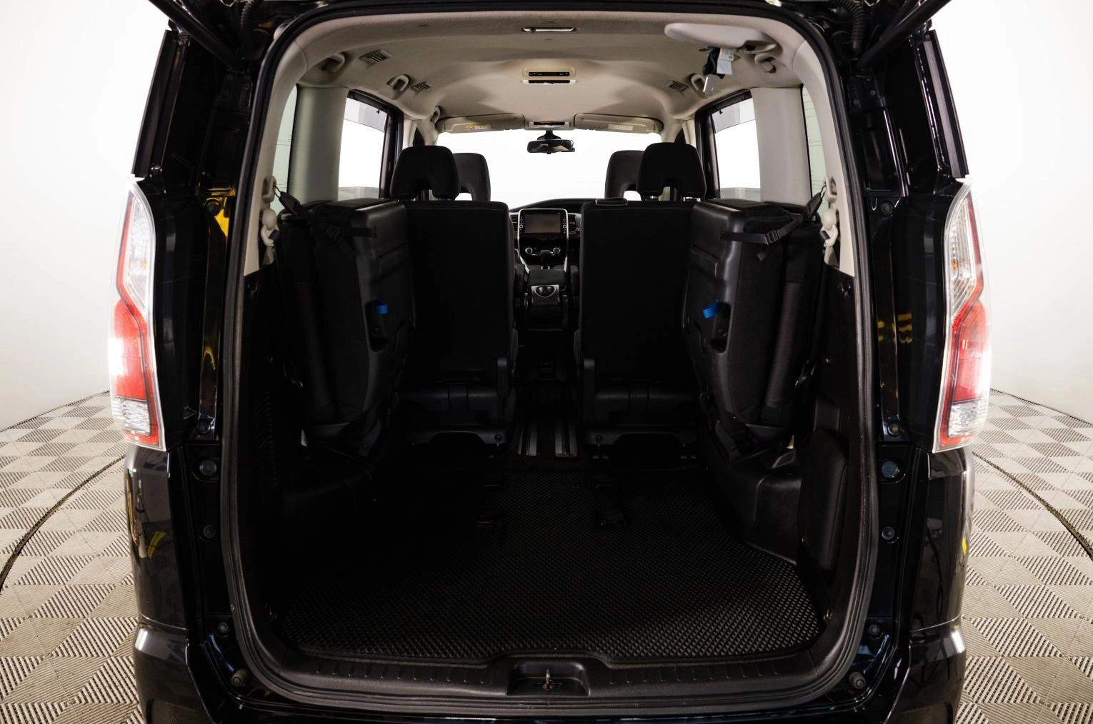 Nissan Serena 7 из 23