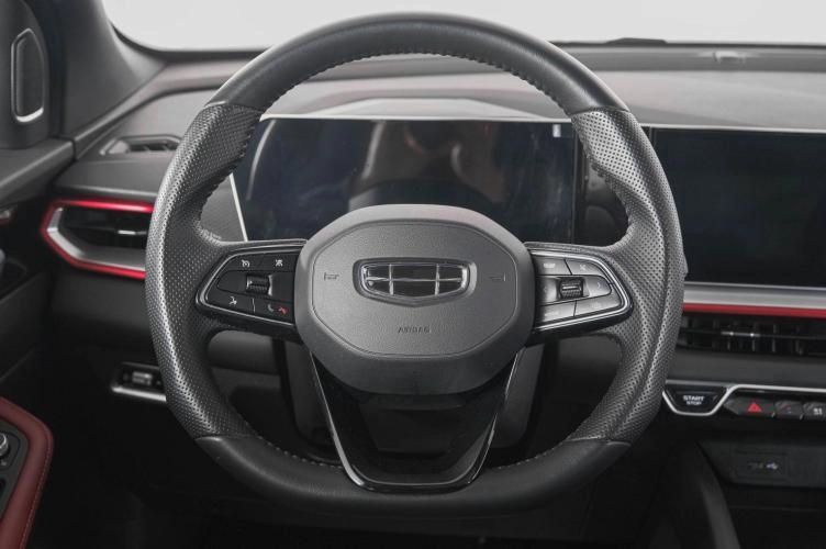Geely Coolray 15 из 25