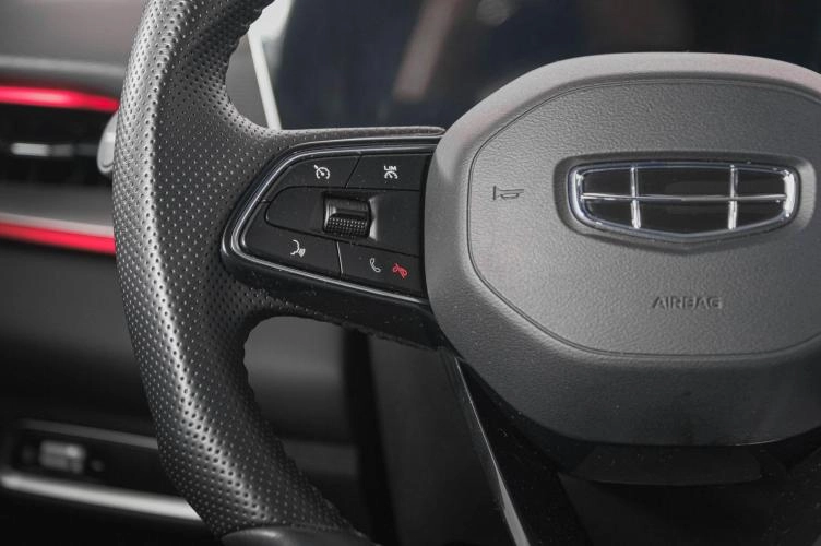 Geely Coolray 16 из 25