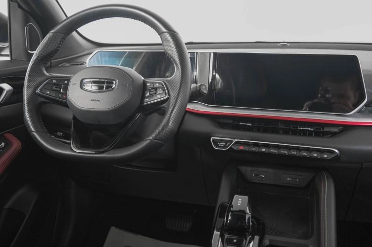 Geely Coolray 12 из 25