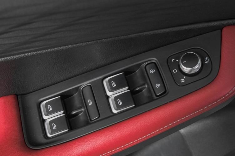 Geely Coolray 22 из 25