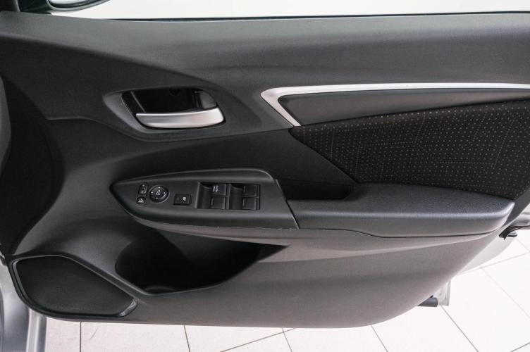 Honda Fit 18 из 21
