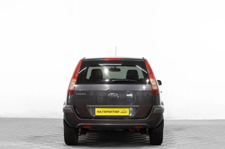 Ford Fusion 5 из 6