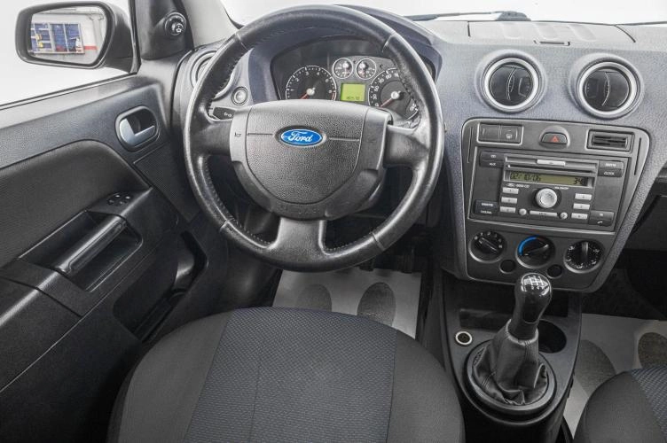 Ford Fusion 13 из 21