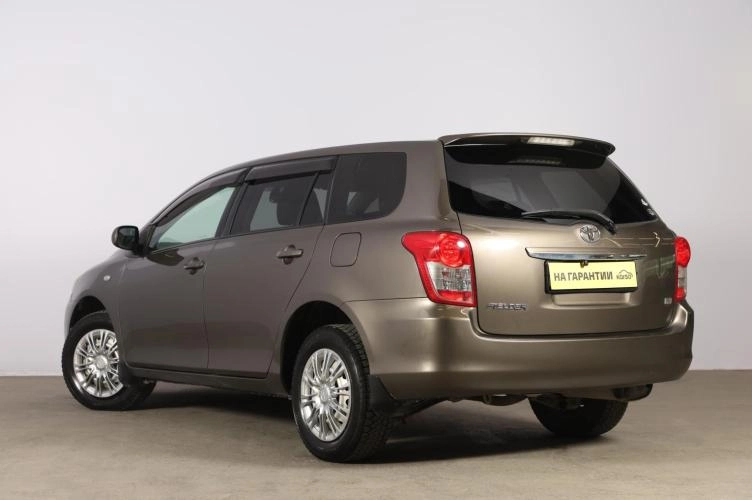 Toyota Corolla Fielder 4 из 6