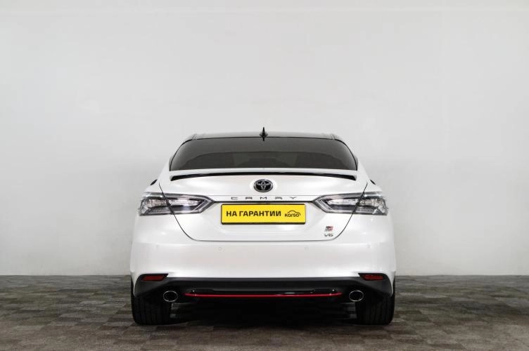 Toyota Camry 5 из 6