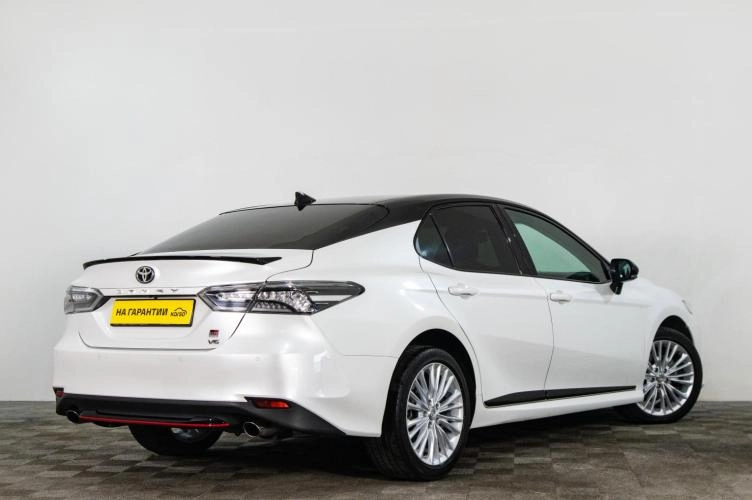 Toyota Camry 4 из 6