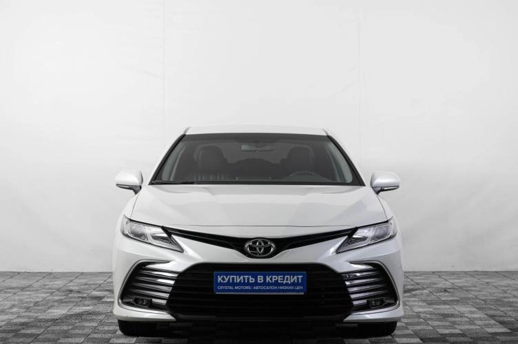 Toyota Camry 2 из 6