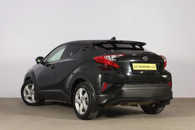 Toyota C-HR 4 из 6