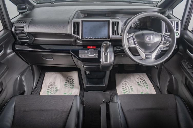 Honda Stepwgn Spada 11 из 20