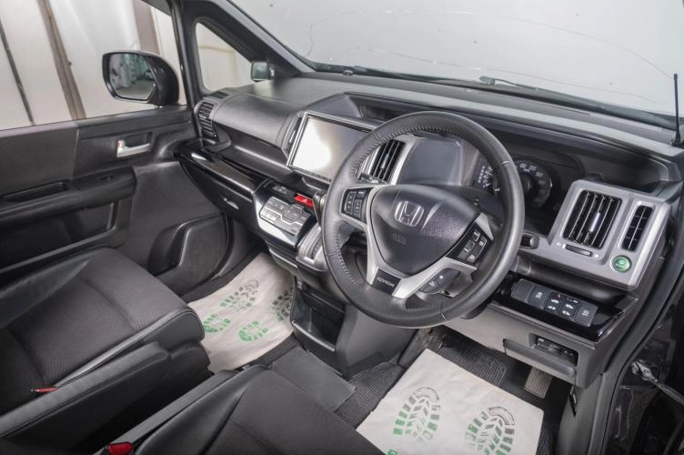 Honda Stepwgn Spada 7 из 20