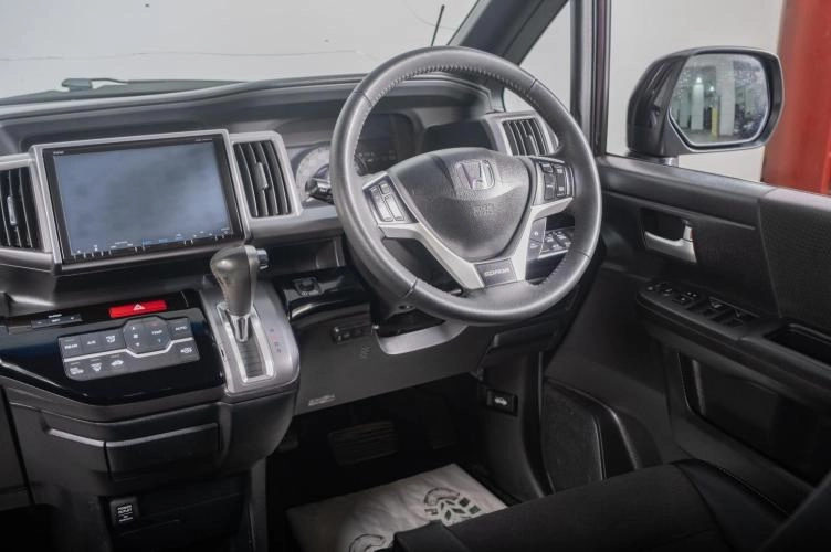 Honda Stepwgn Spada 10 из 20