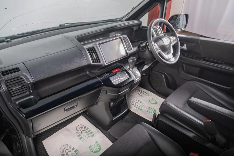 Honda Stepwgn Spada 18 из 20