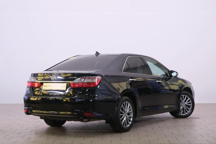 Toyota Camry 6 из 6
