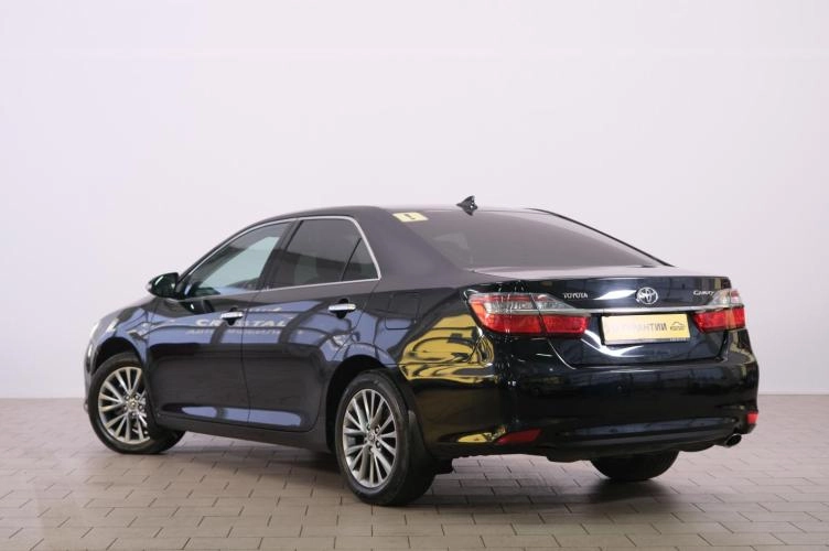 Toyota Camry 4 из 6