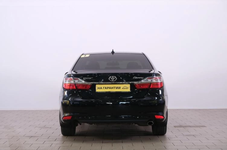 Toyota Camry 5 из 6