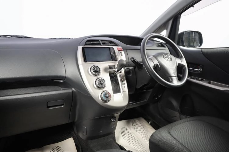 Toyota Ractis 9 из 17