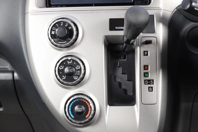 Toyota Ractis 12 из 17