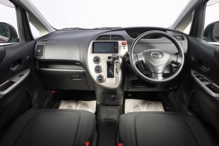 Toyota Ractis 8 из 17