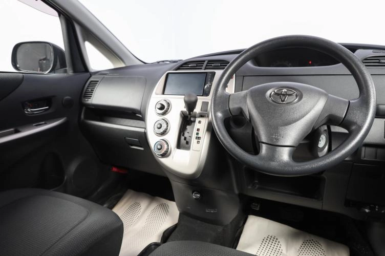 Toyota Ractis 7 из 17