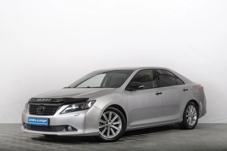 Toyota Camry 2 из 6