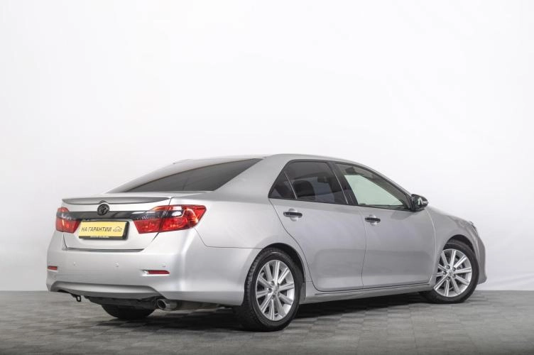 Toyota Camry 6 из 6