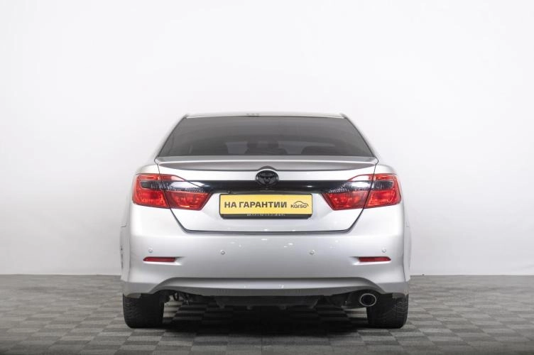 Toyota Camry 4 из 6