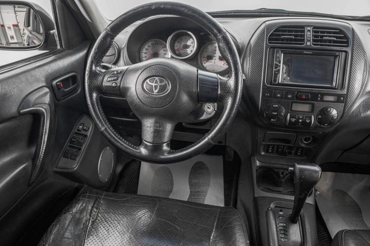 Toyota RAV4 15 из 24