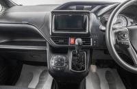 Toyota Voxy 17 из 24