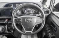 Toyota Voxy 13 из 24
