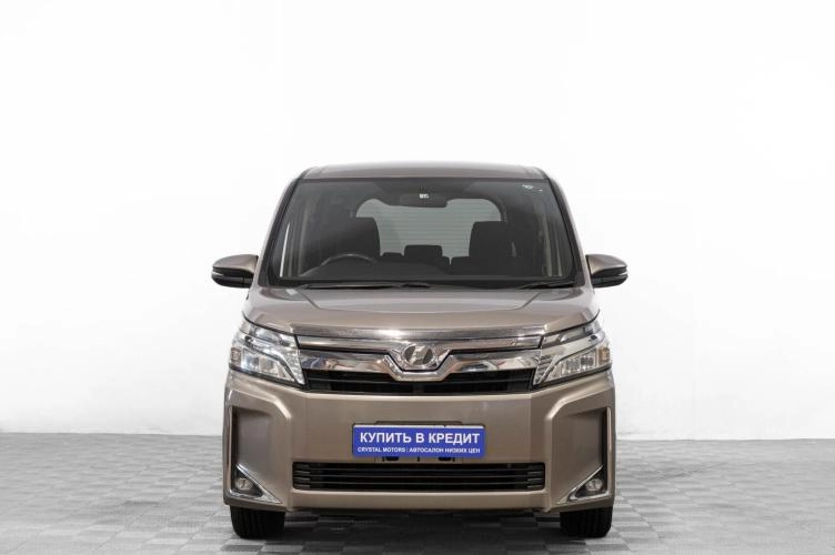 Toyota Voxy 2 из 6