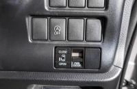 Toyota Voxy 12 из 24